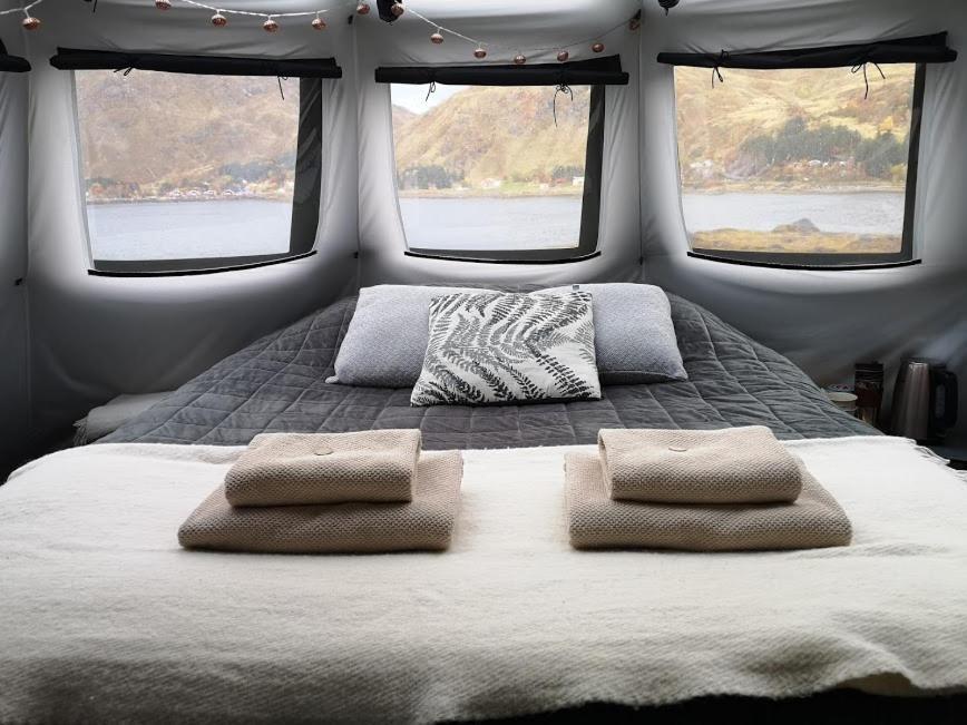 ホテルGlamping Lofoten Kongsjorda エクステリア 写真